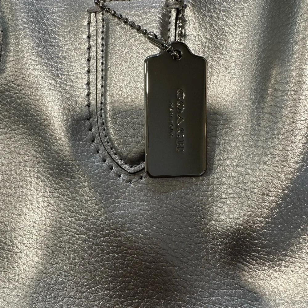 Coach silver metallic leather tote bag - Picture 3 of 10